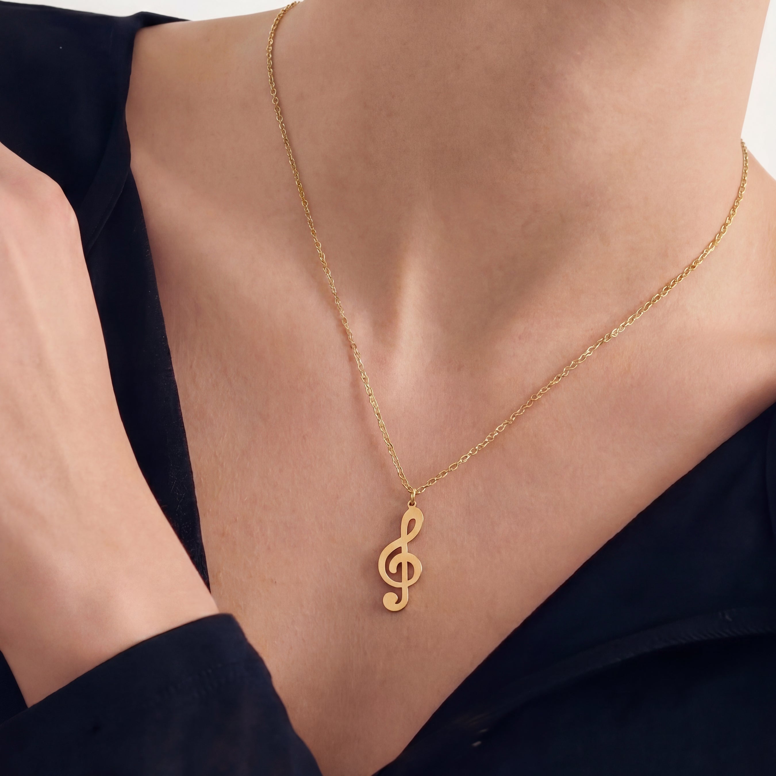bold-clef-necklace-in-18k-gold-vermeil-2