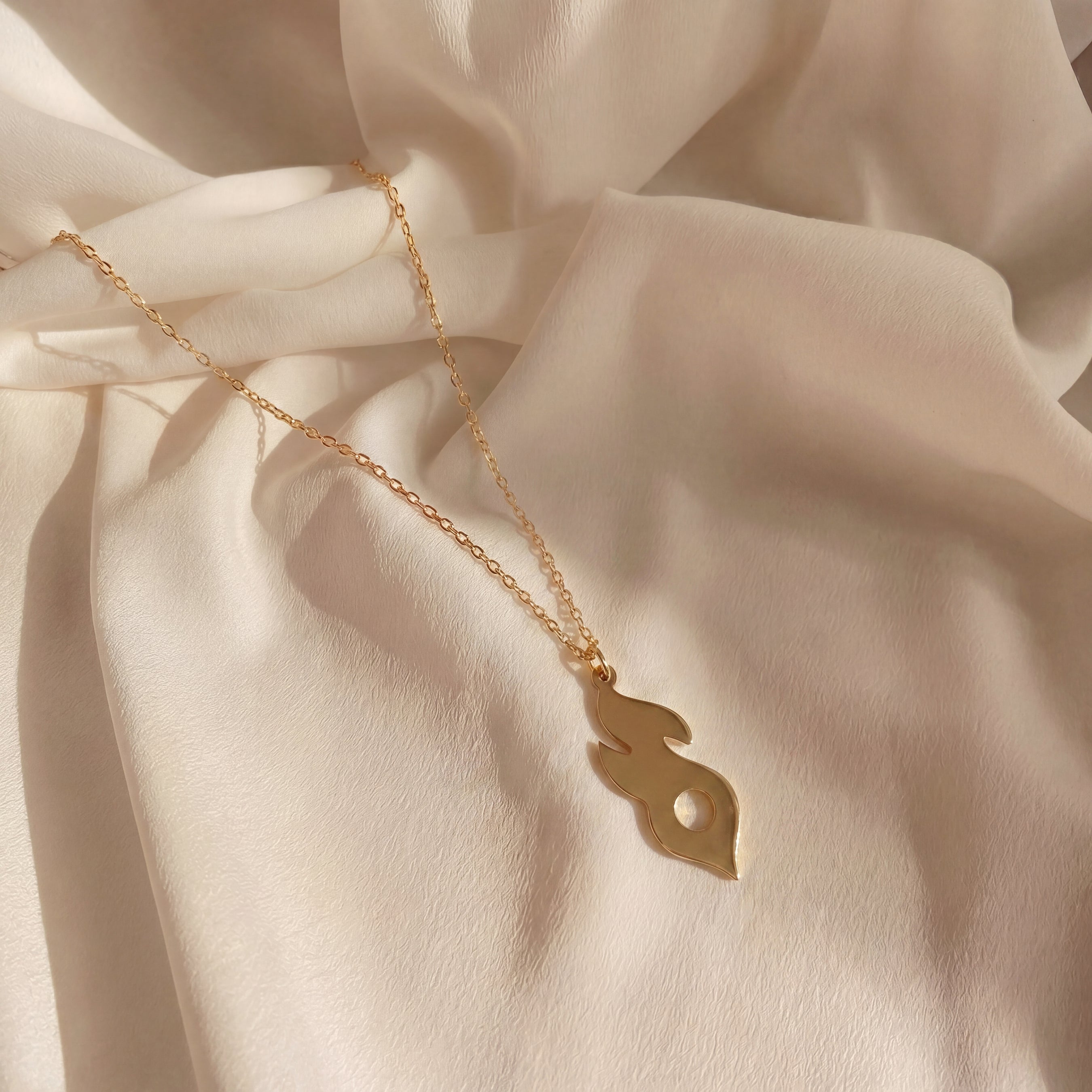 burning-soul-necklace-in-18k-gold-vermeil-3