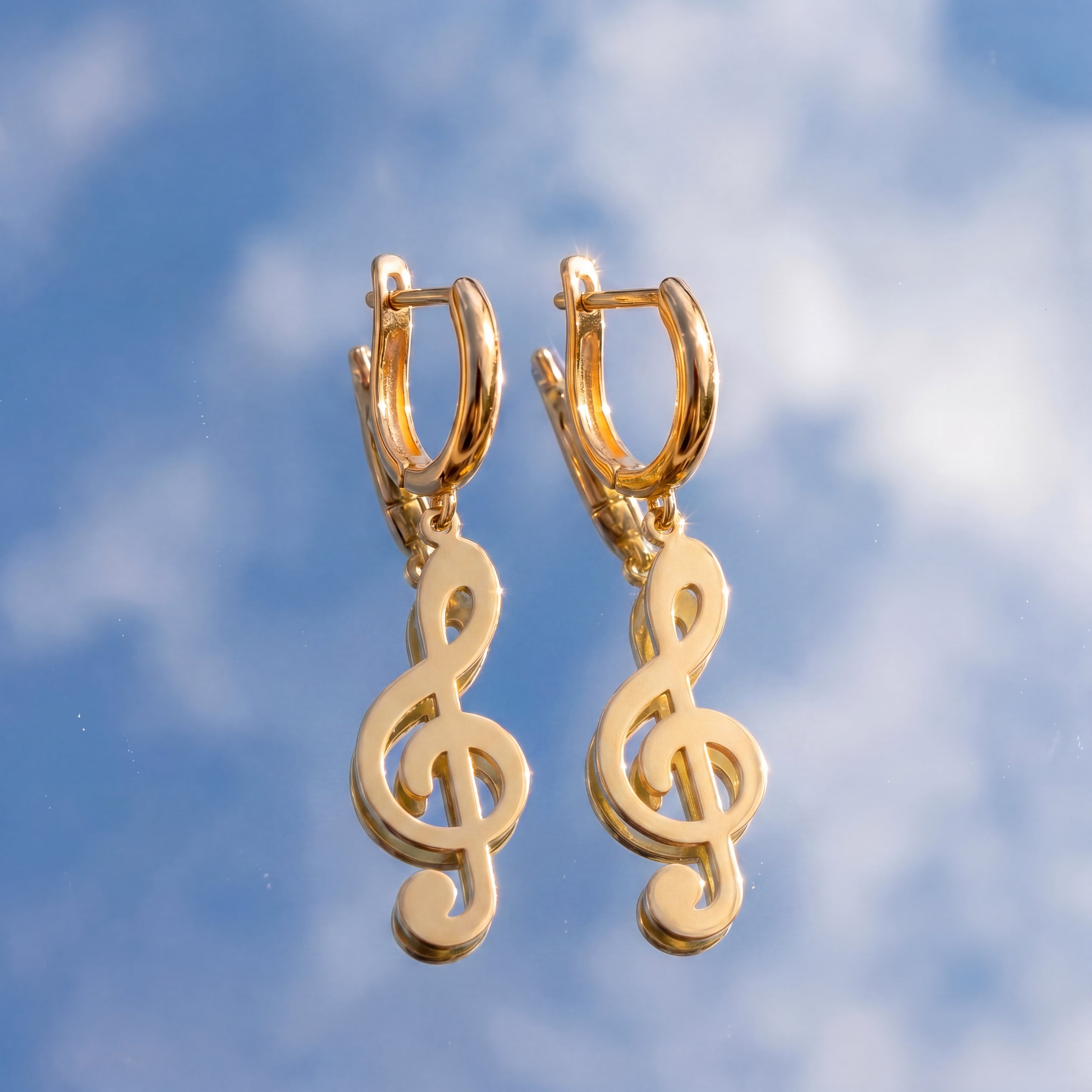 clef-charm-hoop-earring-18k-gold-vermeil-3