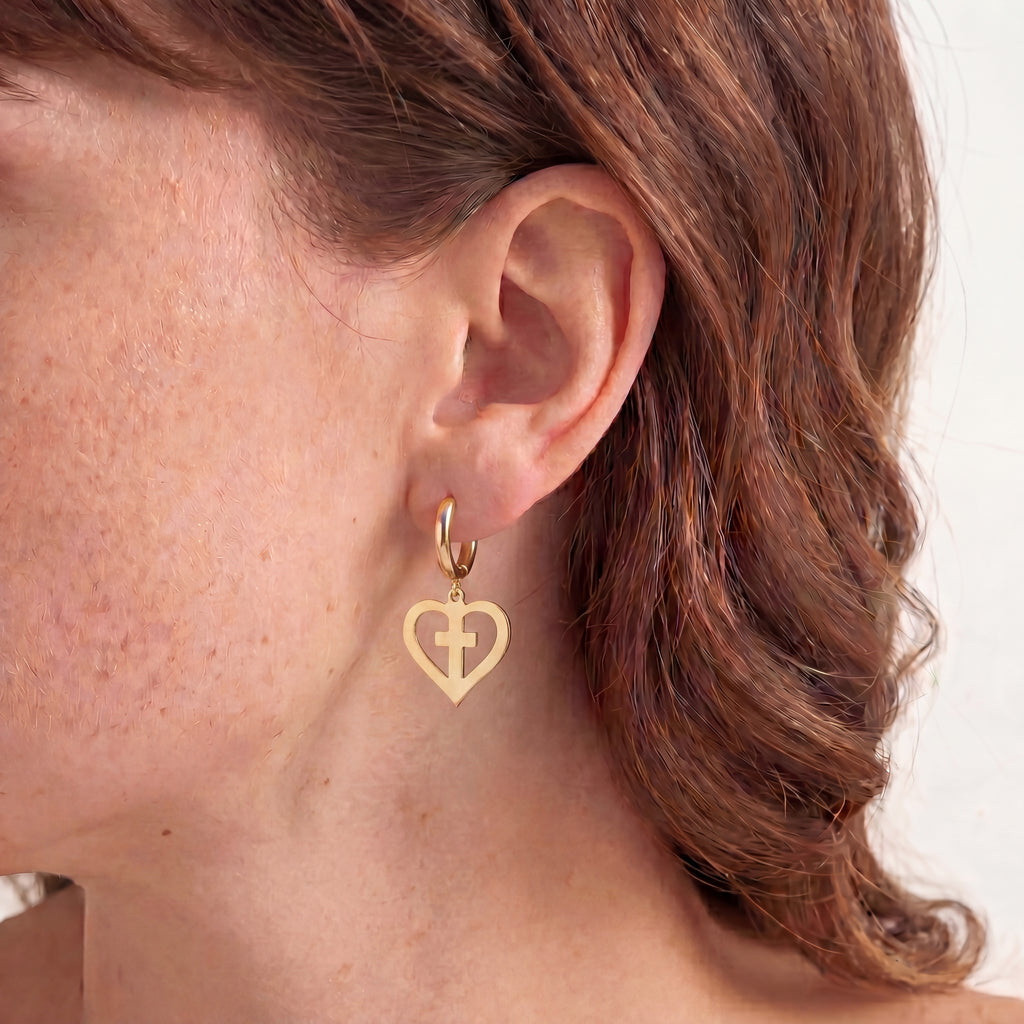 Cross Heart Hoop Necklace in 18k Yellow Gold Vermeil