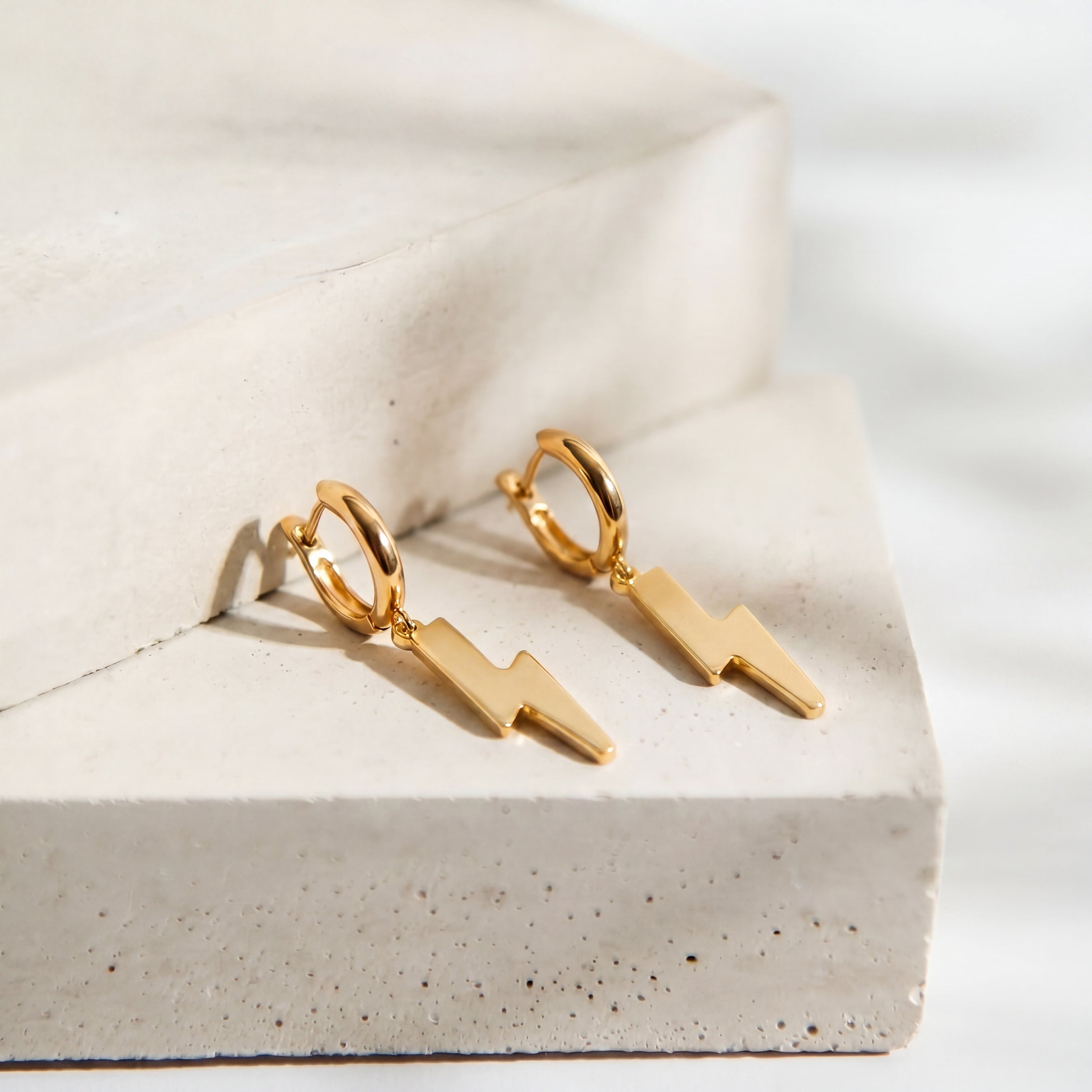 lightning-bolt-earring-in-18k-gold-vermeil-3