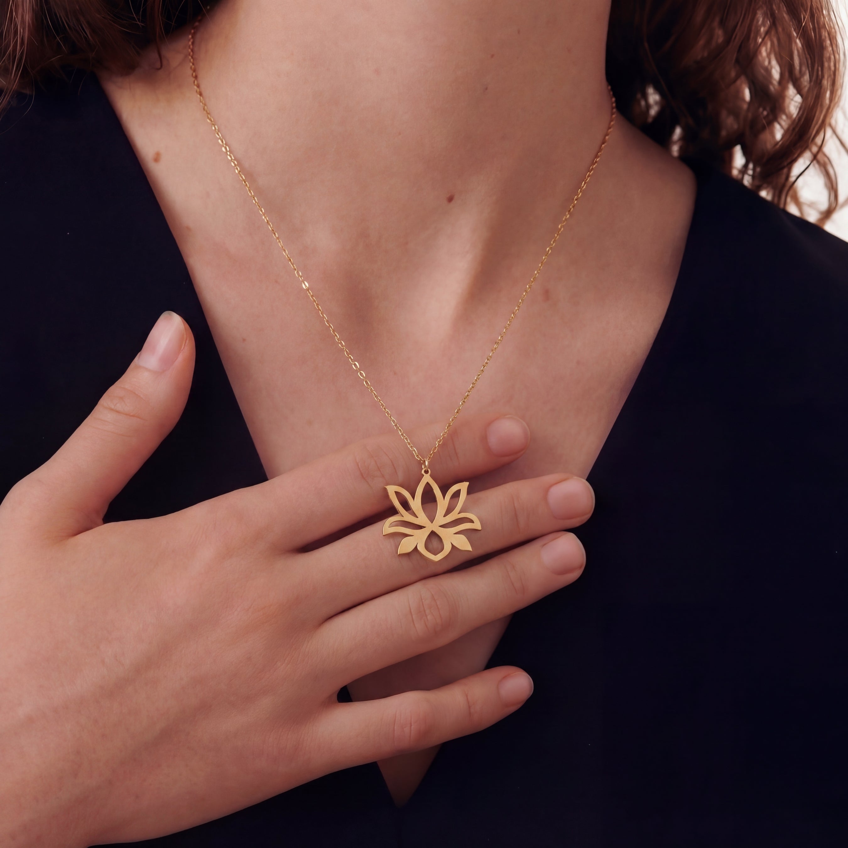 lotus-necklace-in-18k-gold-vermeil-4